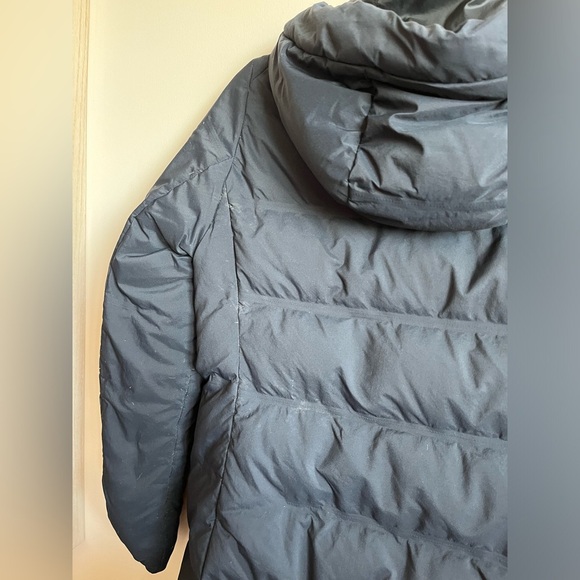 Uniqlo lightweight, water-repellent Navy Blue Hooded Puffer Jacket - Picture 12 of 14
